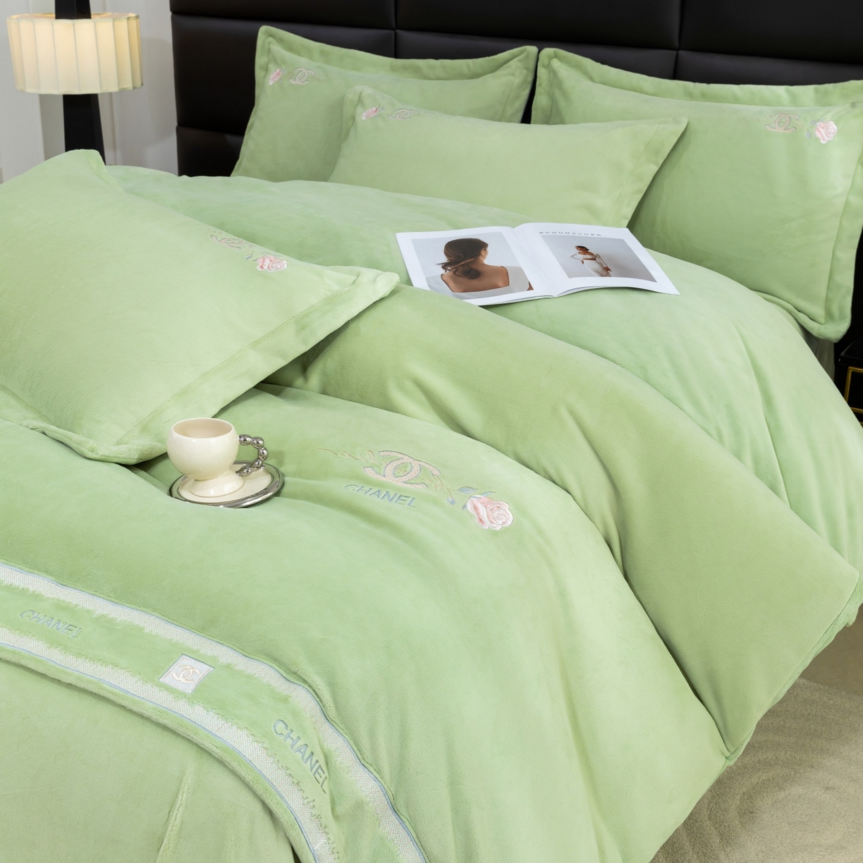 91家纺网 家纺一手货源 找家纺 优姿家纺 2025新款75D全光慕丝绒保暖四件套-贵族生活 贵族生活-抹茶绿