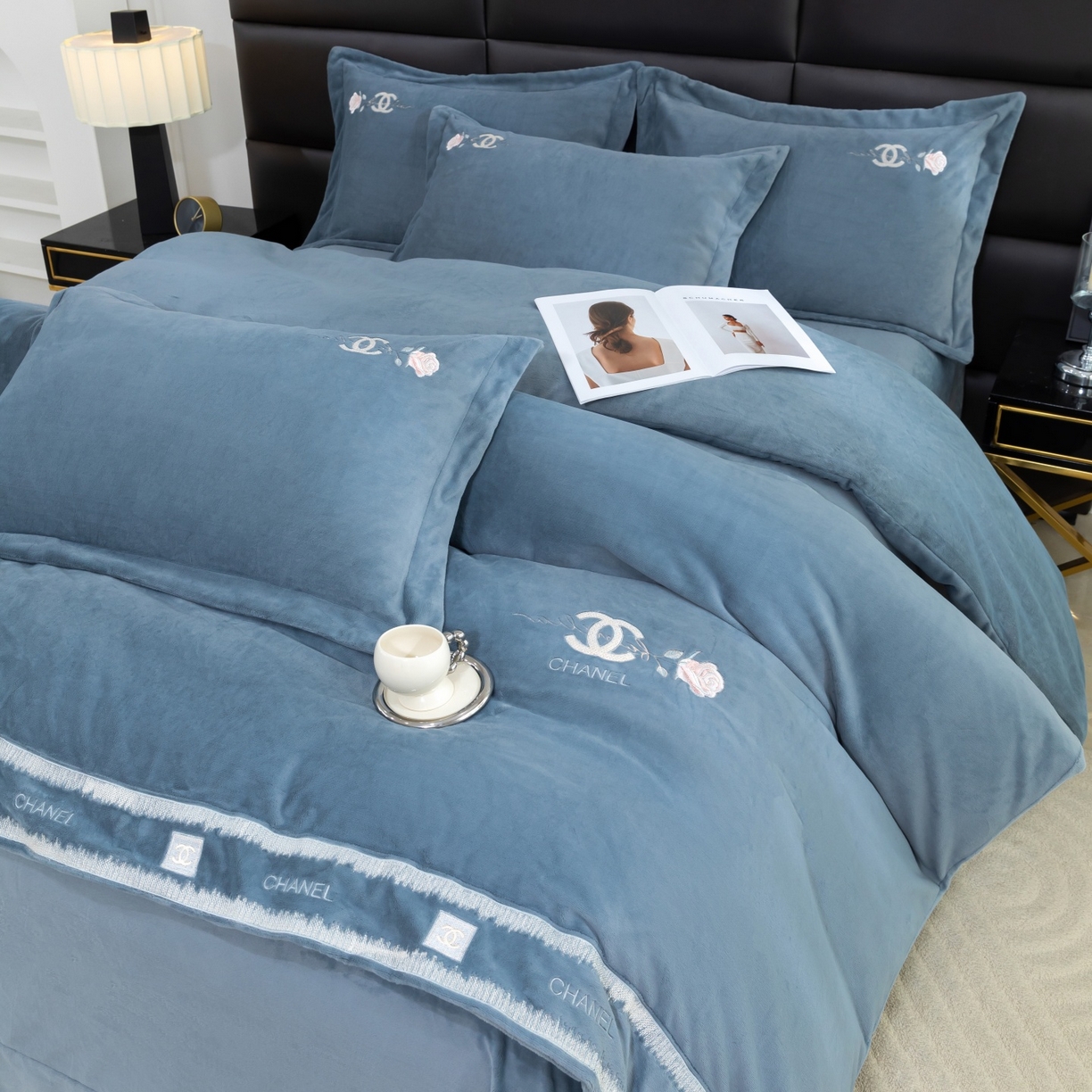 91家纺网 家纺一手货源 找家纺 优姿家纺 2025新款75D全光慕丝绒保暖四件套-贵族生活 贵族生活-高级灰