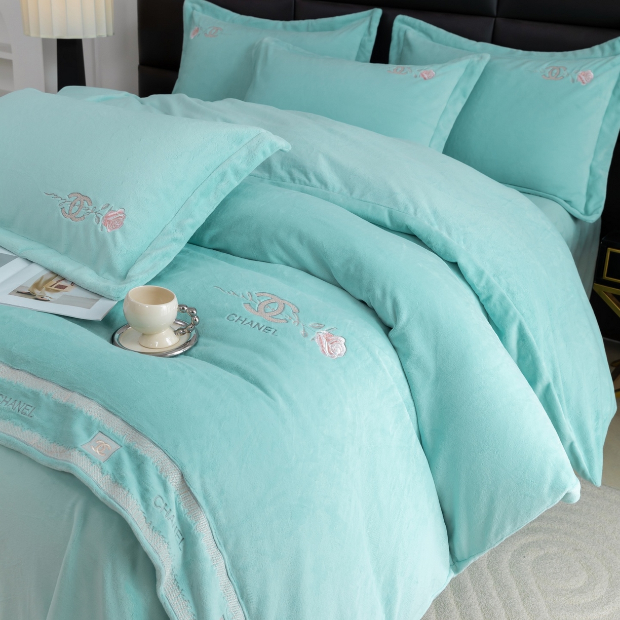 91家纺网 家纺一手货源 找家纺 优姿家纺 2025新款75D全光慕丝绒保暖四件套-贵族生活 贵族生活-湖兰