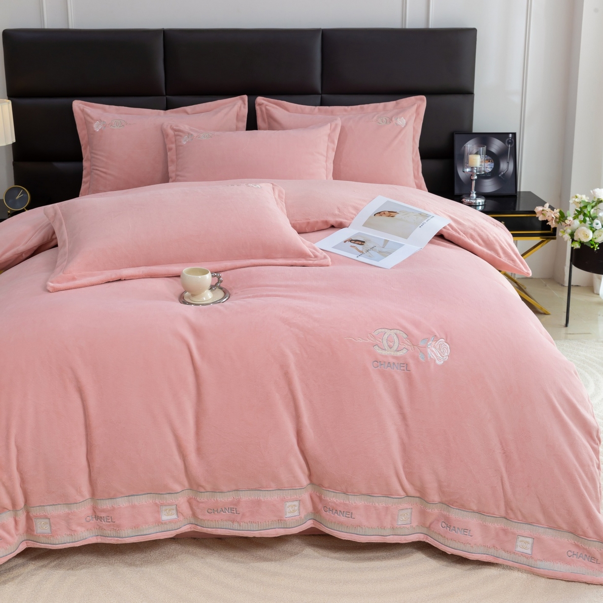 91家纺网 家纺一手货源 找家纺 优姿家纺 2025新款75D全光慕丝绒保暖四件套-贵族生活 贵族生活豆沙