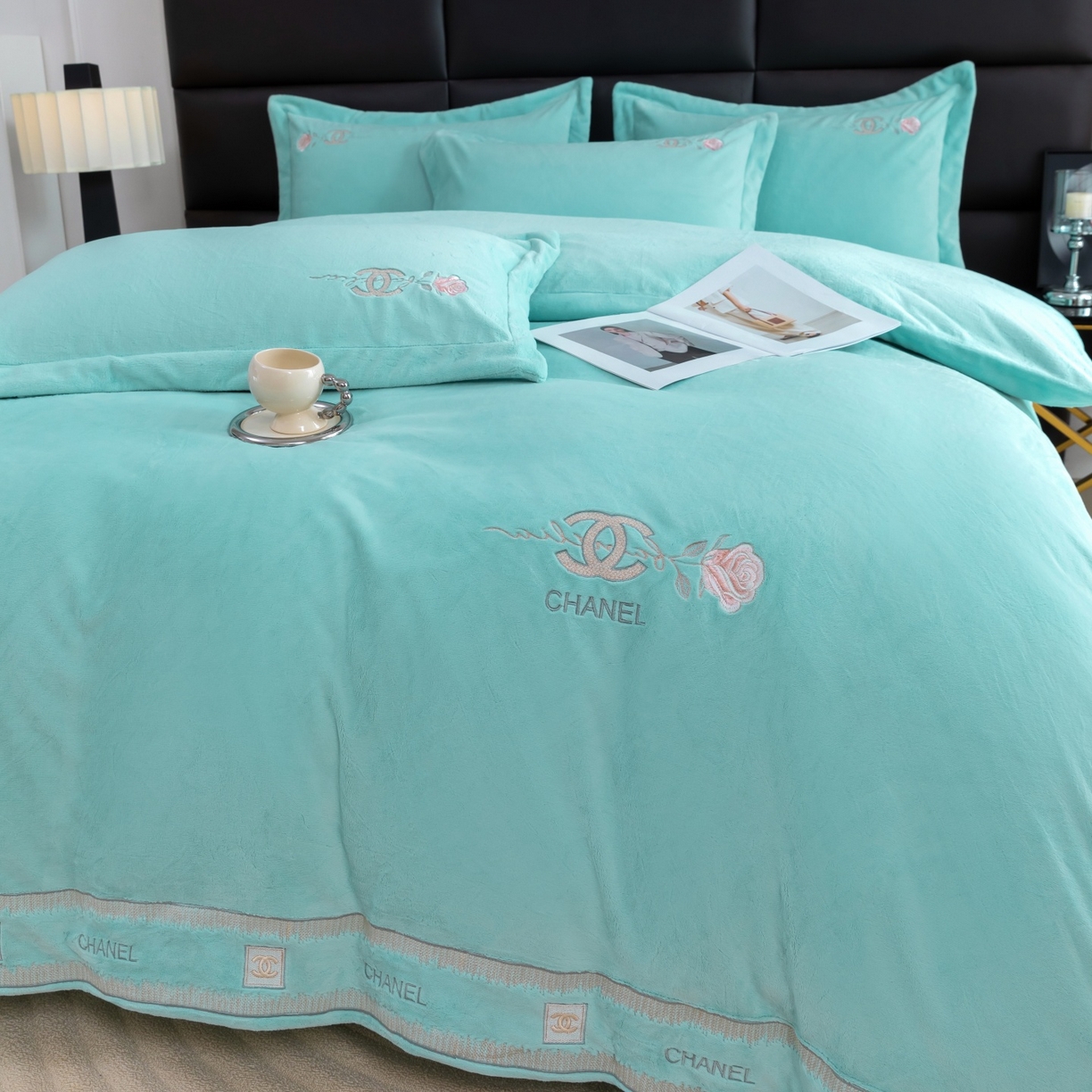 91家纺网 家纺一手货源 找家纺 优姿家纺 2025新款75D全光慕丝绒保暖四件套-贵族生活 贵族生活-湖兰