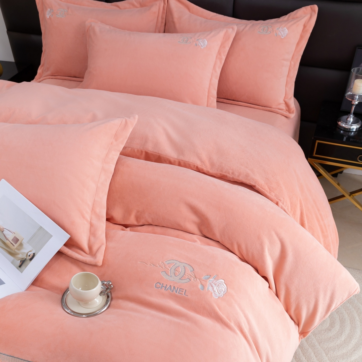 91家纺网 家纺一手货源 找家纺 优姿家纺 2025新款75D全光慕丝绒保暖四件套-贵族生活 贵族生活-粉玉