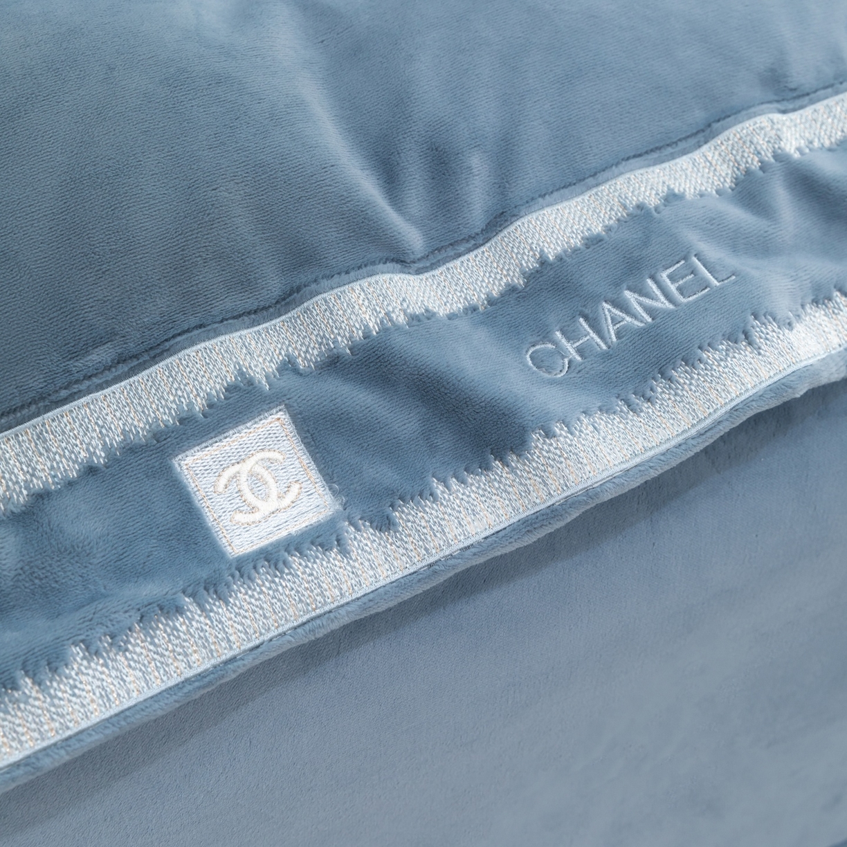 91家纺网 家纺一手货源 找家纺 优姿家纺 2025新款75D全光慕丝绒保暖四件套-贵族生活 贵族生活-高级灰