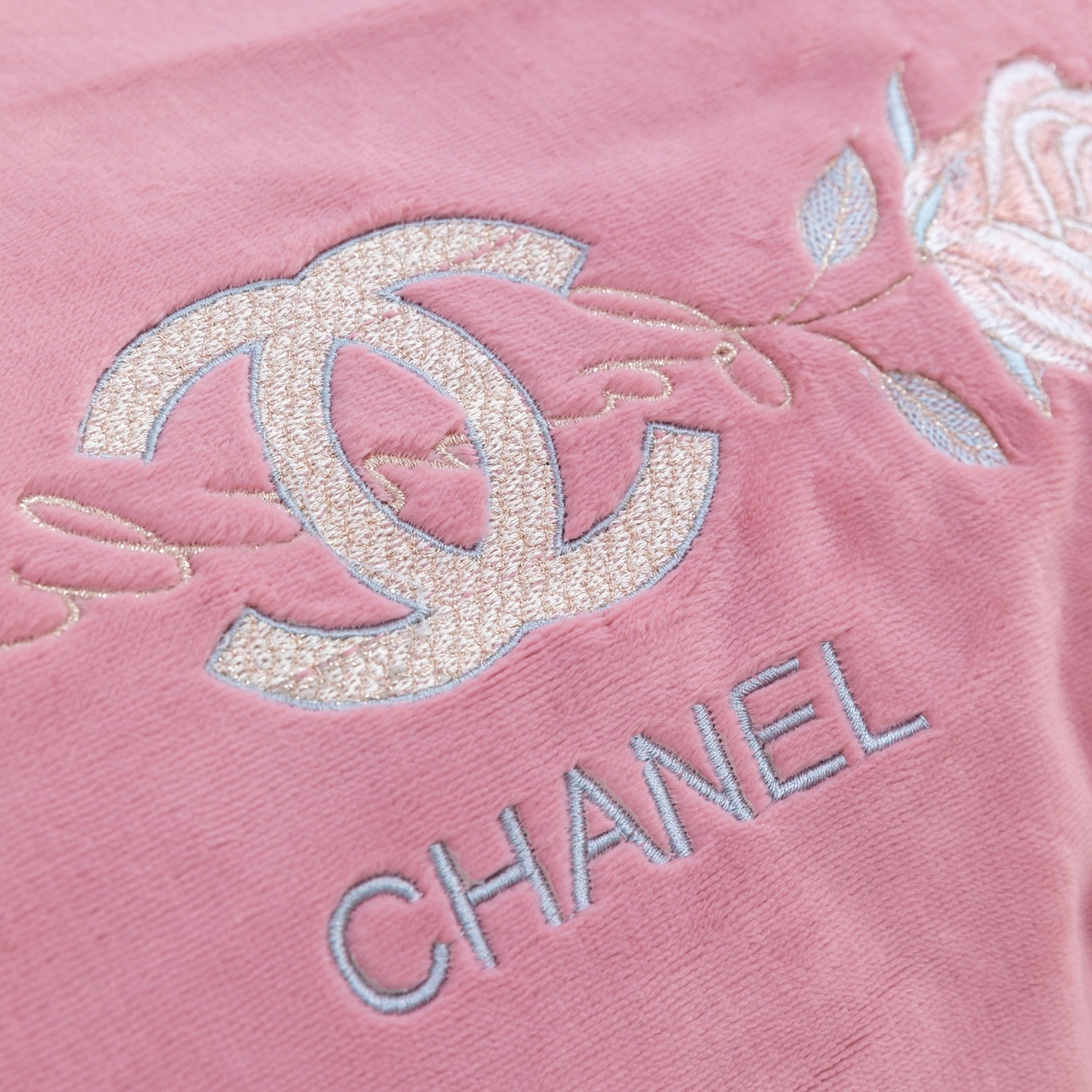 91家纺网 家纺一手货源 找家纺 优姿家纺 2025新款75D全光慕丝绒保暖四件套-贵族生活 贵族生活-皮红