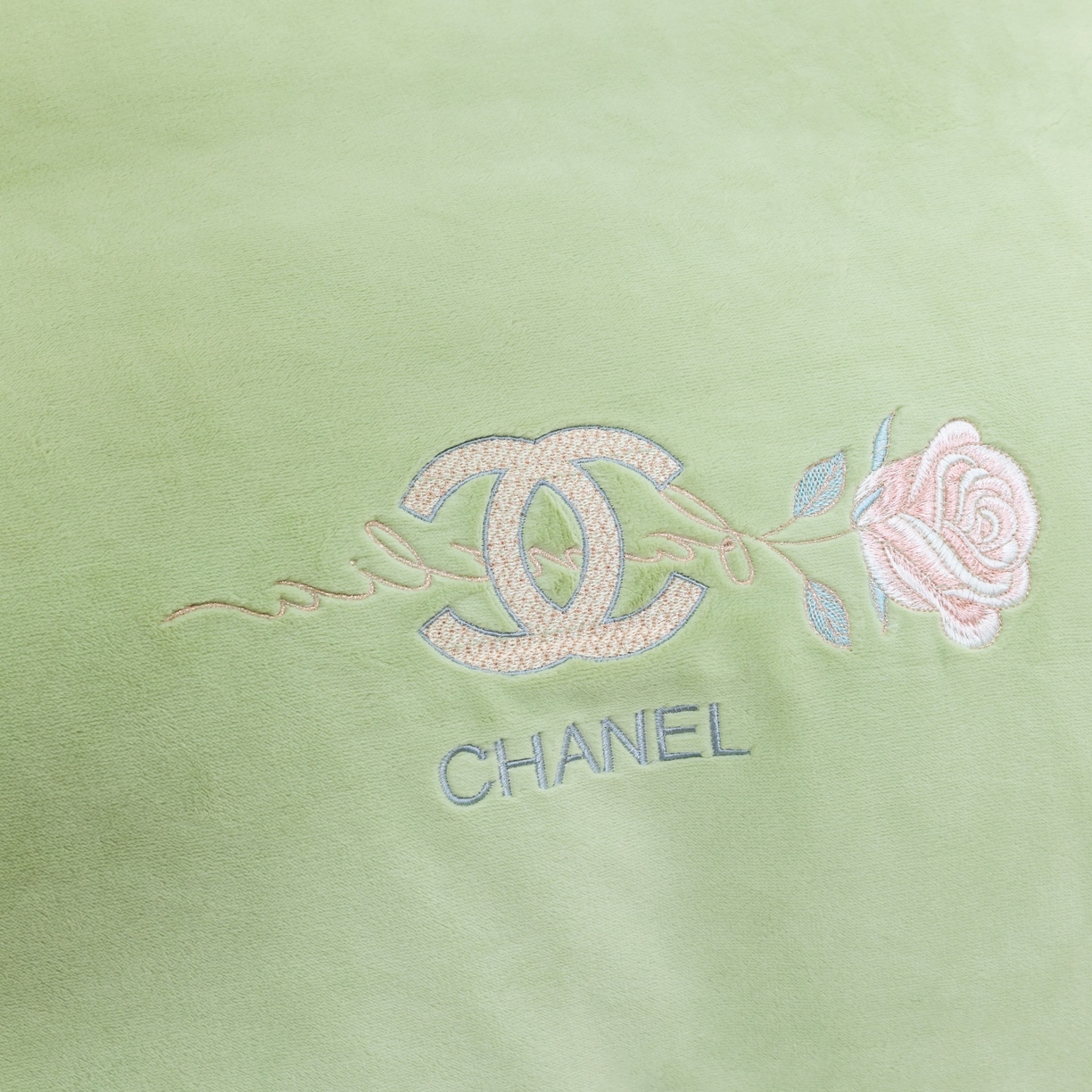 91家纺网 家纺一手货源 找家纺 优姿家纺 2025新款75D全光慕丝绒保暖四件套-贵族生活 贵族生活-抹茶绿