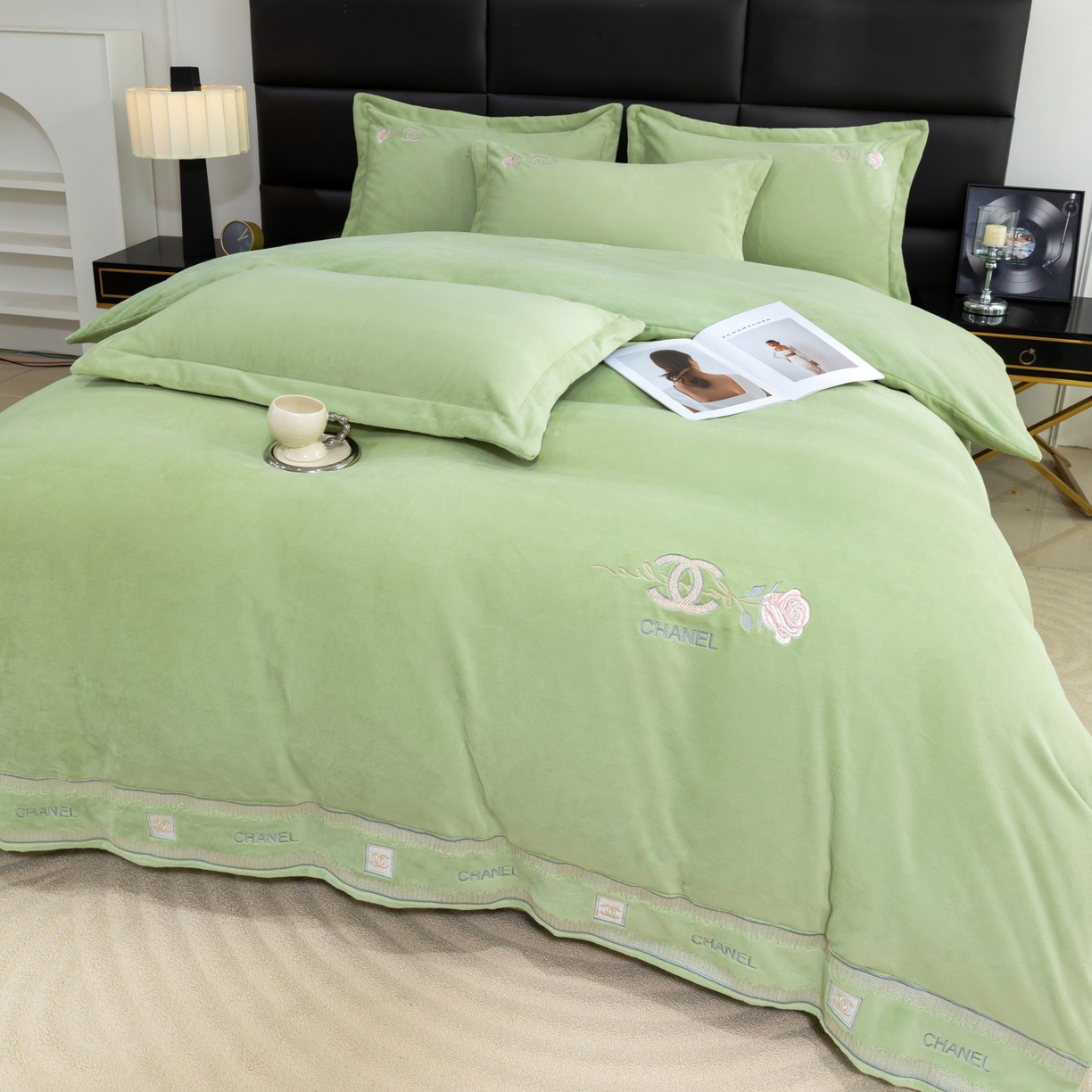 91家纺网 家纺一手货源 找家纺 优姿家纺 2025新款75D全光慕丝绒保暖四件套-贵族生活 贵族生活-抹茶绿