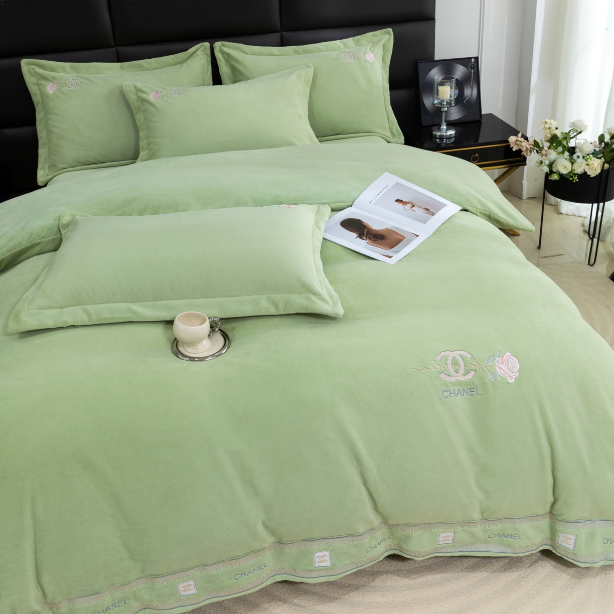 91家纺网 家纺一手货源 找家纺 优姿家纺 2025新款75D全光慕丝绒保暖四件套-贵族生活 贵族生活-抹茶绿