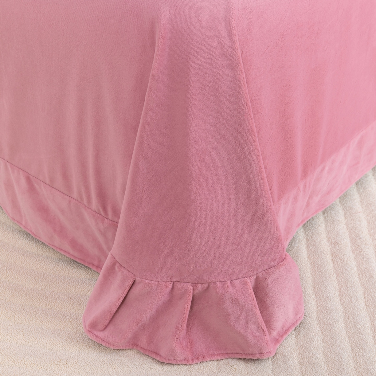 91家纺网 家纺一手货源 找家纺 优姿家纺 2025新款75D全光慕丝绒保暖四件套-贵族生活 贵族生活-皮红