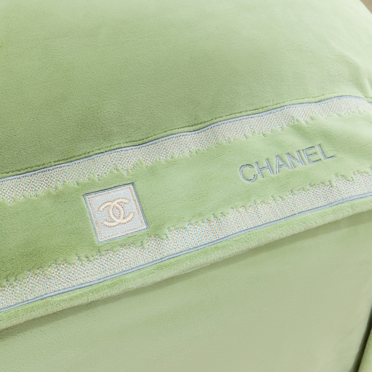 91家纺网 家纺一手货源 找家纺 优姿家纺 2025新款75D全光慕丝绒保暖四件套-贵族生活 贵族生活-抹茶绿