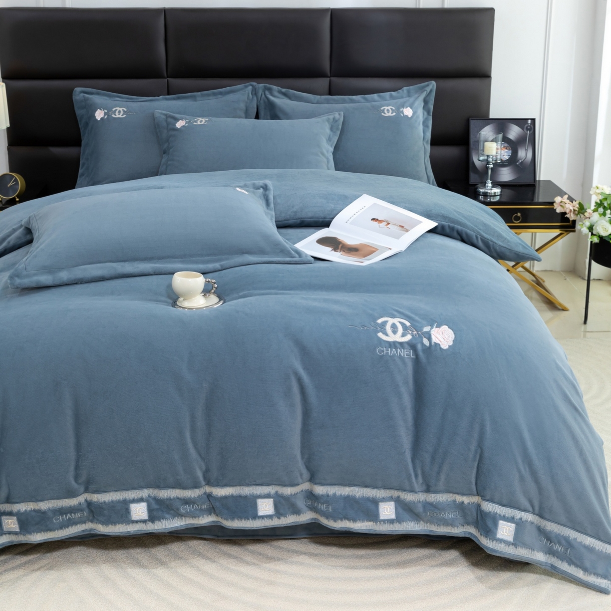 91家纺网 家纺一手货源 找家纺 优姿家纺 2025新款75D全光慕丝绒保暖四件套-贵族生活 贵族生活-高级灰