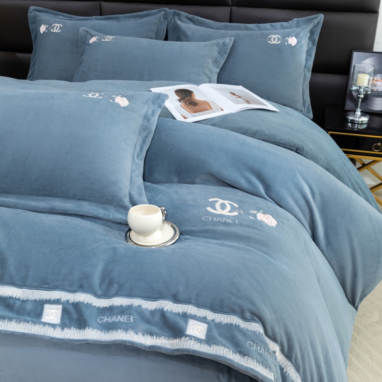 91家纺网 家纺一手货源 找家纺 优姿家纺 2025新款75D全光慕丝绒保暖四件套-贵族生活 贵族生活-高级灰