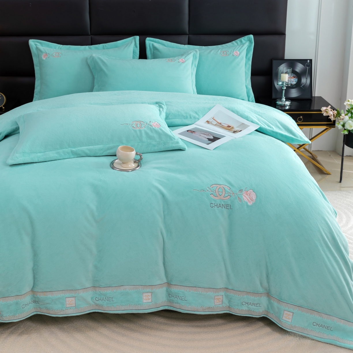 91家纺网 家纺一手货源 找家纺 优姿家纺 2025新款75D全光慕丝绒保暖四件套-贵族生活 贵族生活-湖兰