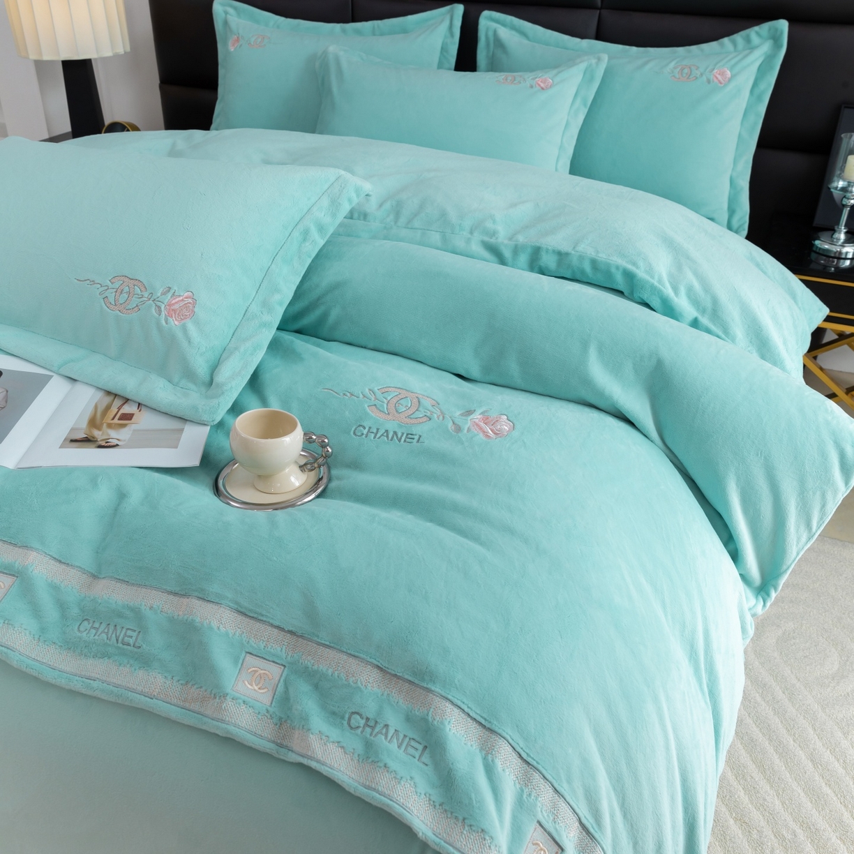 91家纺网 家纺一手货源 找家纺 优姿家纺 2025新款75D全光慕丝绒保暖四件套-贵族生活 贵族生活-湖兰