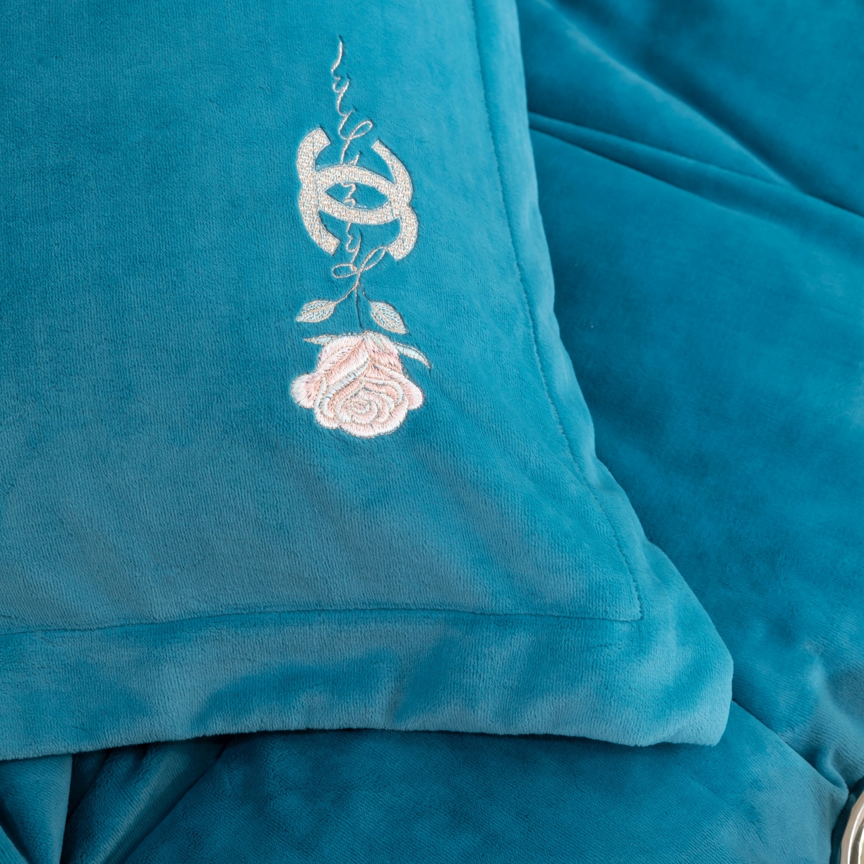 91家纺网 家纺一手货源 找家纺 （总）优姿家纺 2025新款75D全光慕丝绒保暖四件套-贵族生活