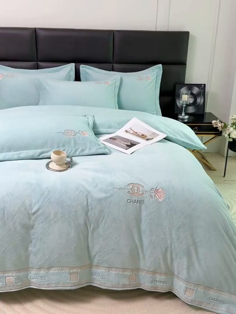 91家纺网 家纺一手货源 找家纺 优姿家纺 2025新款75D全光慕丝绒保暖四件套-贵族生活 贵族生活-湖兰