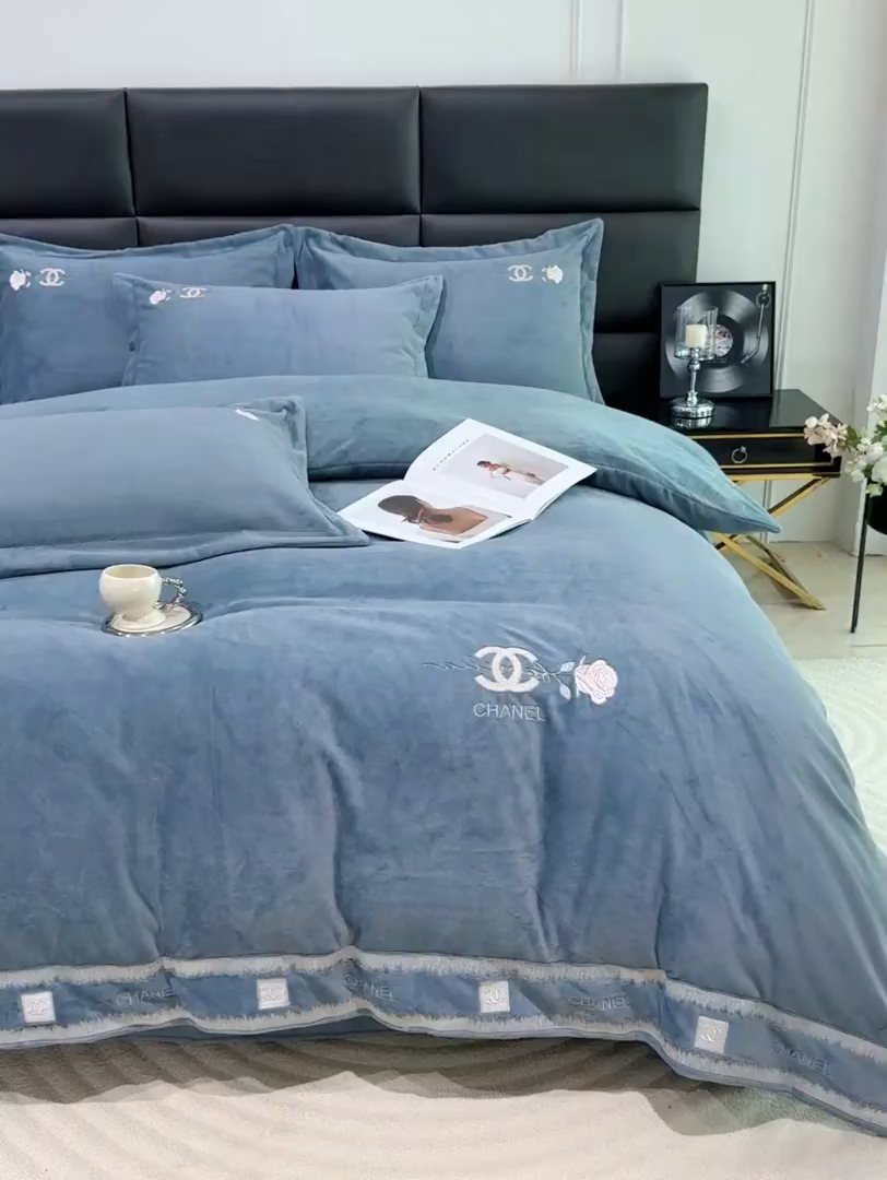 91家纺网 家纺一手货源 找家纺 优姿家纺 2025新款75D全光慕丝绒保暖四件套-贵族生活 贵族生活-高级灰