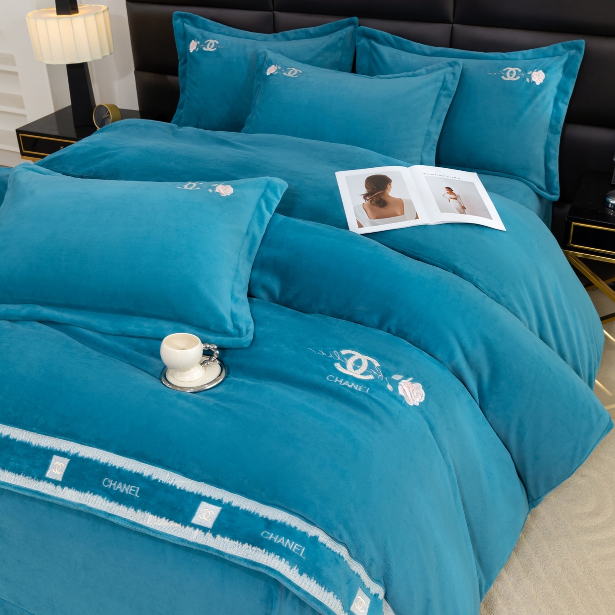 91家纺网 家纺一手货源 找家纺 优姿家纺 2025新款75D全光慕丝绒保暖四件套-贵族生活 贵族生活-宝石蓝