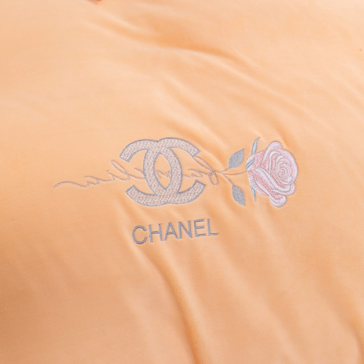 91家纺网 家纺一手货源 找家纺 优姿家纺 2025新款75D全光慕丝绒保暖四件套-贵族生活 贵族生活-杏黄