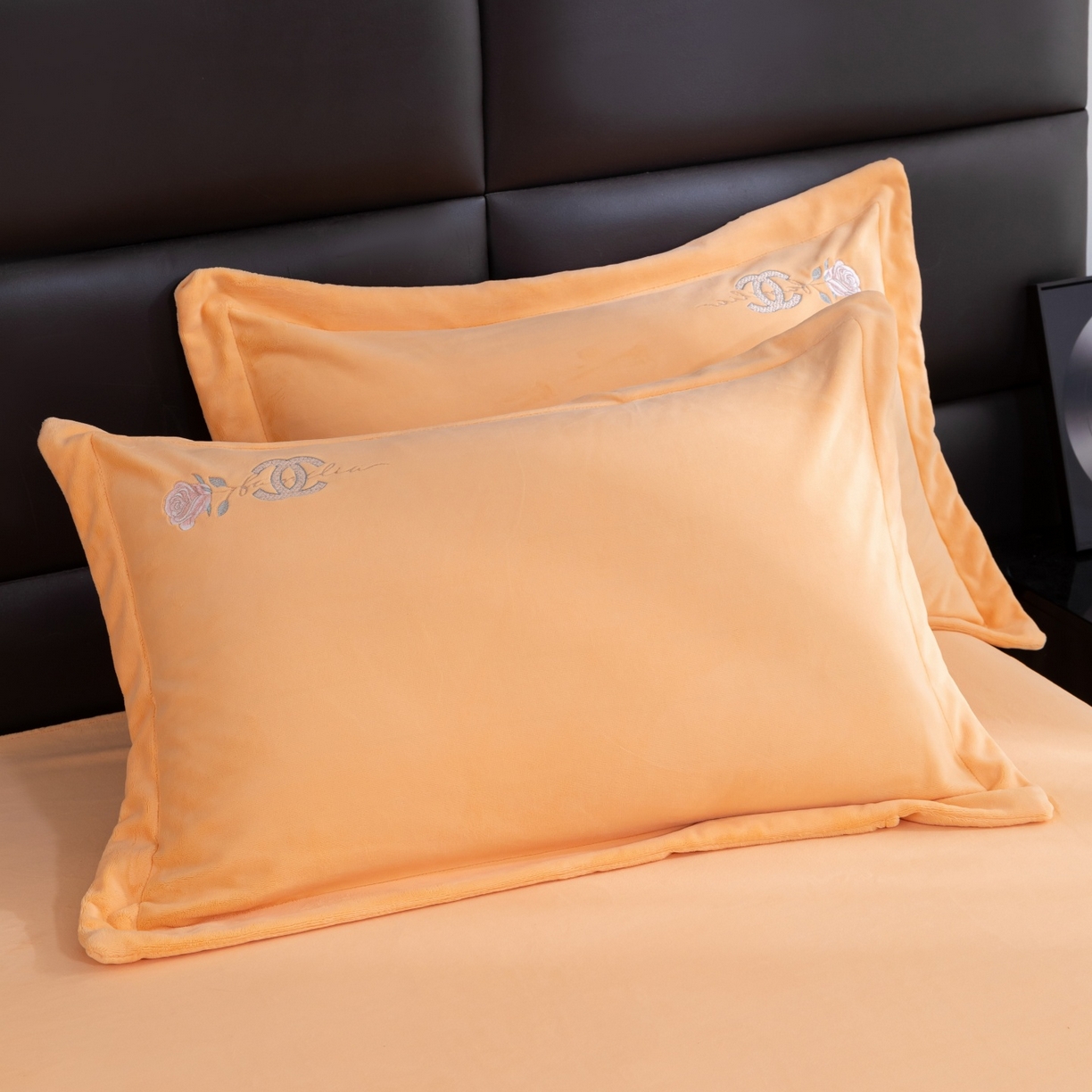 91家纺网 家纺一手货源 找家纺 优姿家纺 2025新款75D全光慕丝绒保暖四件套-贵族生活 贵族生活-杏黄