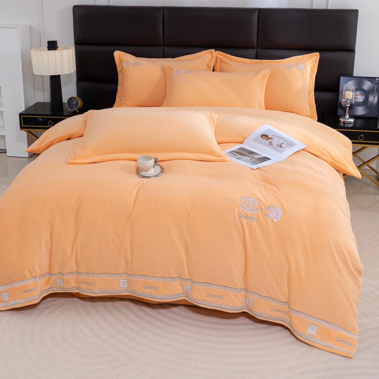 91家纺网 家纺一手货源 找家纺 优姿家纺 2025新款75D全光慕丝绒保暖四件套-贵族生活 贵族生活-杏黄