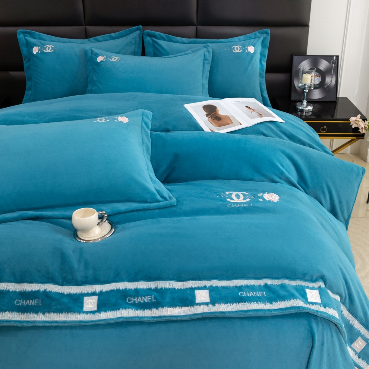 91家纺网 家纺一手货源 找家纺 优姿家纺 2025新款75D全光慕丝绒保暖四件套-贵族生活 贵族生活-宝石蓝