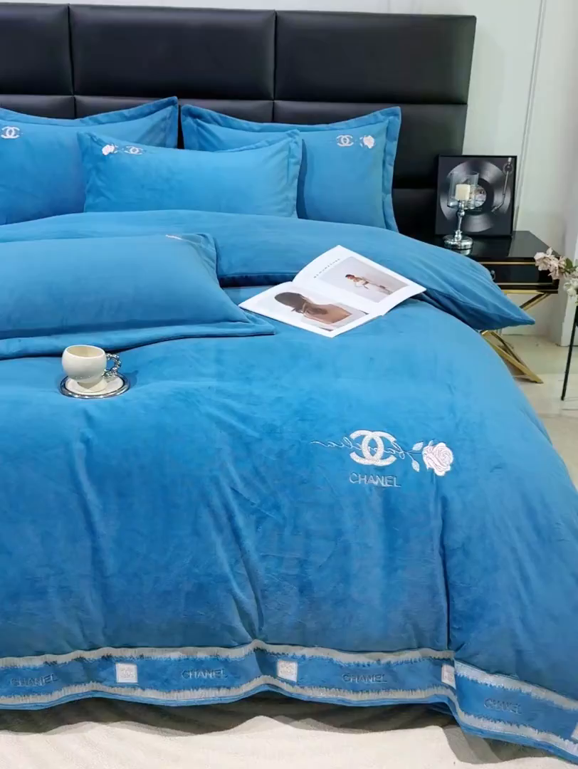 91家纺网 家纺一手货源 找家纺 优姿家纺 2025新款75D全光慕丝绒保暖四件套-贵族生活 贵族生活-宝石蓝