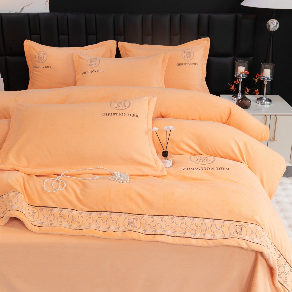 91家纺网 家纺一手货源 找家纺 优姿家纺 2025新款75D全光慕丝绒保暖四件套-摩登时代 摩登时代-杏黄