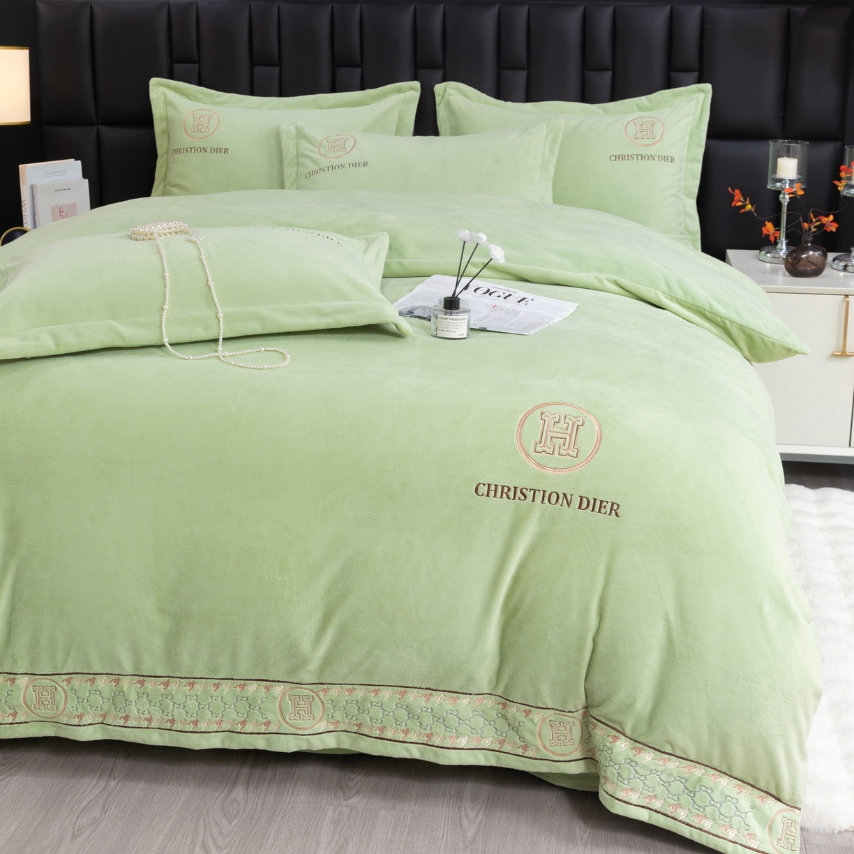 91家纺网 家纺一手货源 找家纺 优姿家纺 2025新款75D全光慕丝绒保暖四件套-摩登时代 摩登时代-抹茶绿