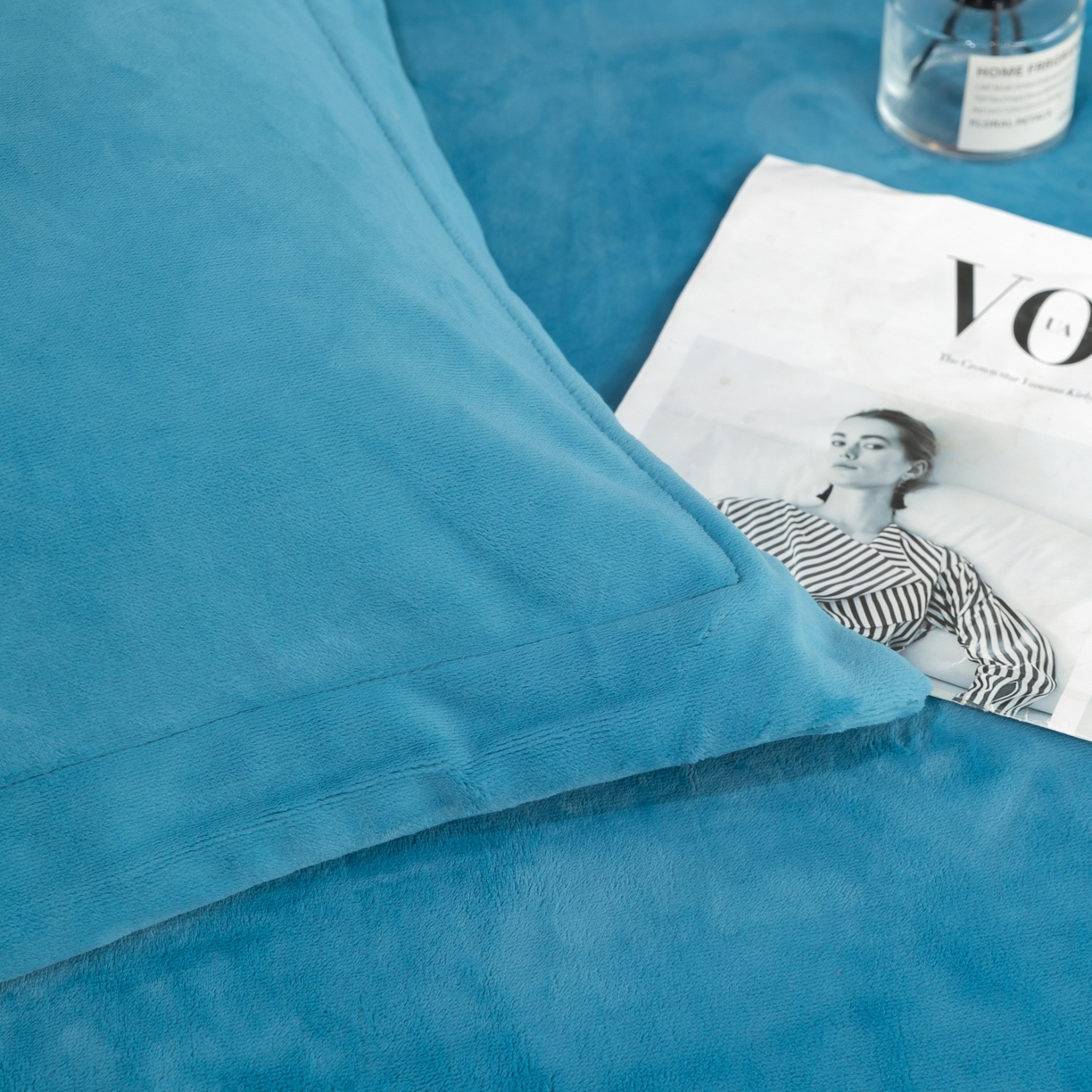 91家纺网 家纺一手货源 找家纺 优姿家纺 2025新款75D全光慕丝绒保暖四件套-摩登时代 摩登时代-宝石蓝