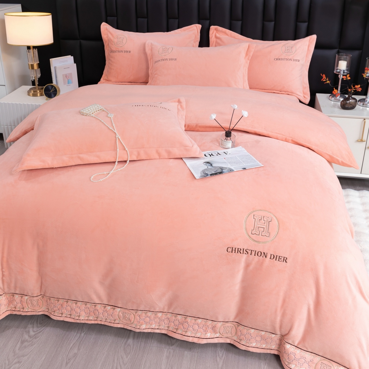 91家纺网 家纺一手货源 找家纺 优姿家纺 2025新款75D全光慕丝绒保暖四件套-摩登时代 摩登时代-粉玉