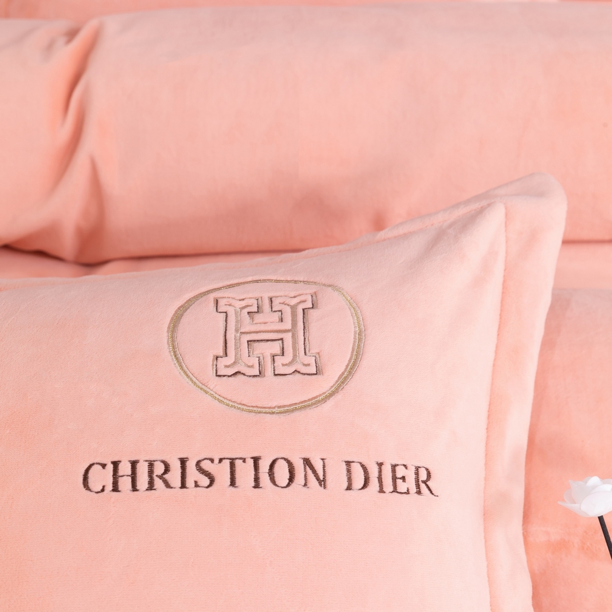 91家纺网 家纺一手货源 找家纺 优姿家纺 2025新款75D全光慕丝绒保暖四件套-摩登时代 摩登时代-粉玉