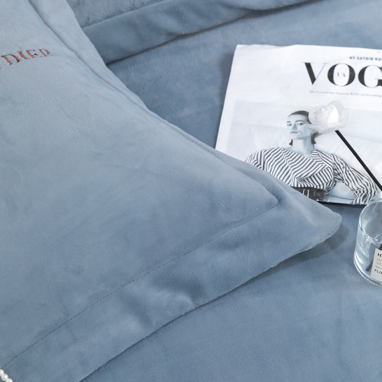 91家纺网 家纺一手货源 找家纺 优姿家纺 2025新款75D全光慕丝绒保暖四件套-摩登时代 摩登时代-高级灰