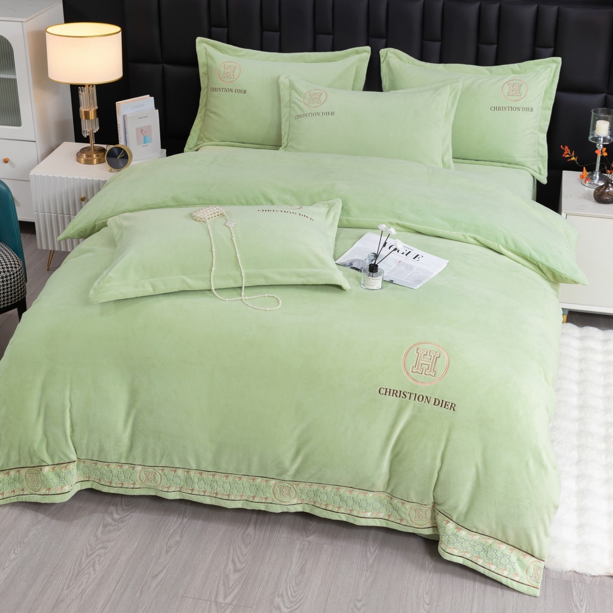 91家纺网 家纺一手货源 找家纺 优姿家纺 2025新款75D全光慕丝绒保暖四件套-摩登时代 摩登时代-抹茶绿