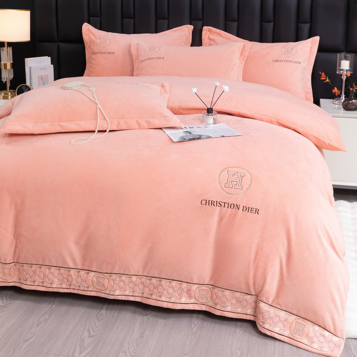 91家纺网 家纺一手货源 找家纺 优姿家纺 2025新款75D全光慕丝绒保暖四件套-摩登时代 摩登时代-粉玉