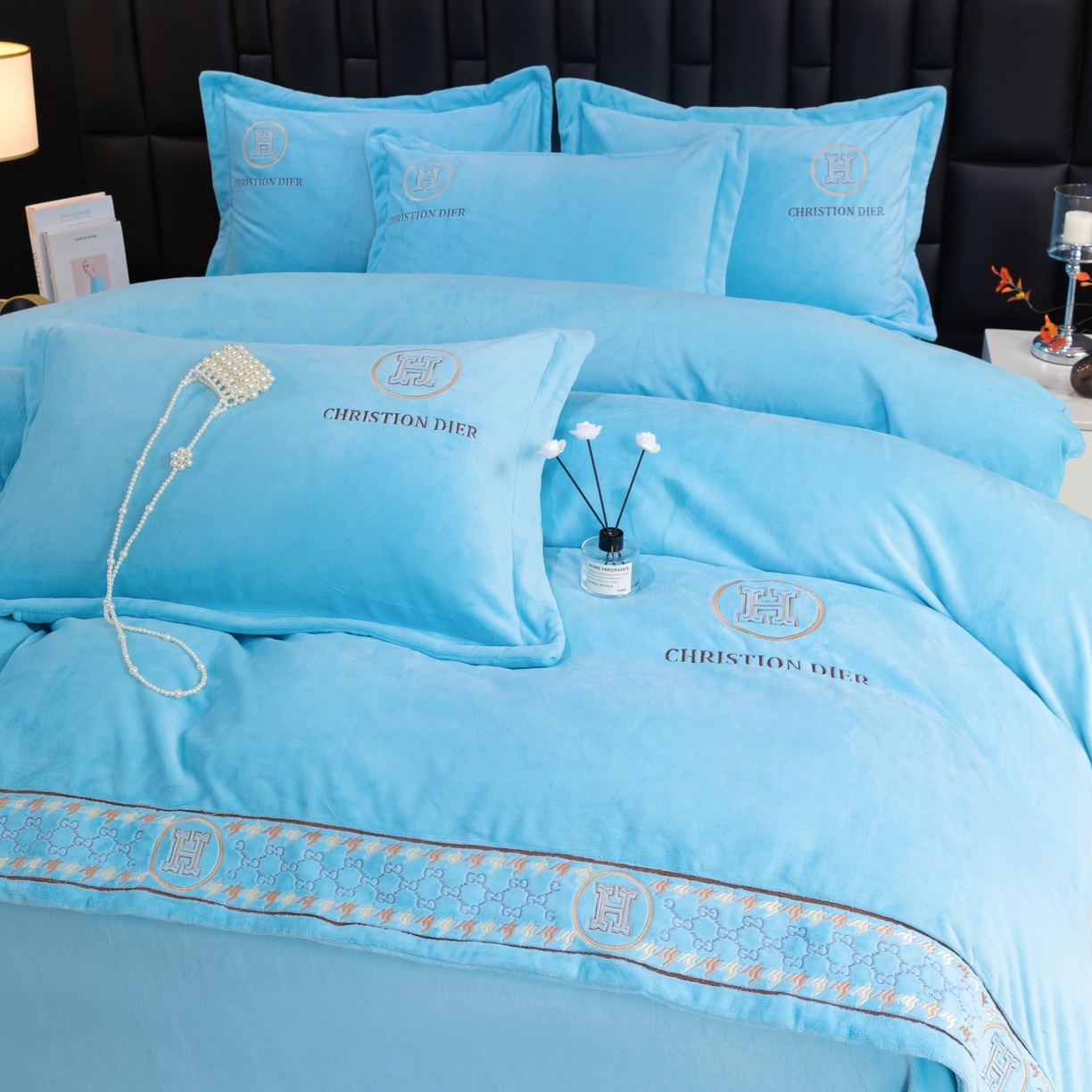 91家纺网 家纺一手货源 找家纺 优姿家纺 2025新款75D全光慕丝绒保暖四件套-摩登时代 摩登时代-天兰