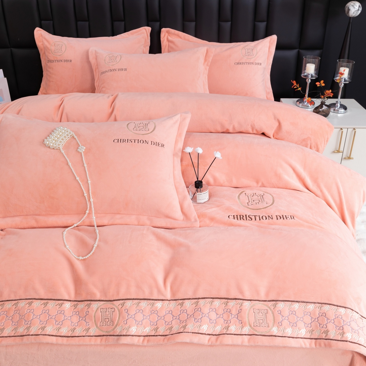 91家纺网 家纺一手货源 找家纺 优姿家纺 2025新款75D全光慕丝绒保暖四件套-摩登时代 摩登时代-粉玉