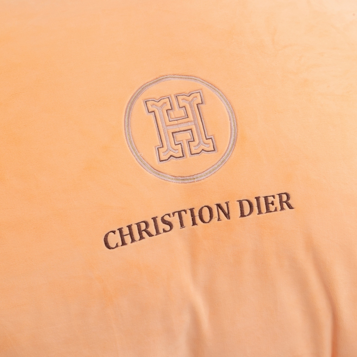 91家纺网 家纺一手货源 找家纺 优姿家纺 2025新款75D全光慕丝绒保暖四件套-摩登时代 摩登时代-杏黄