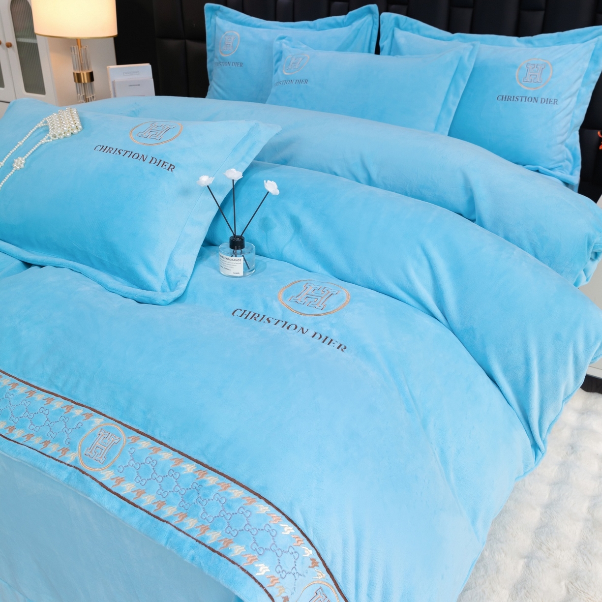 91家纺网 家纺一手货源 找家纺 优姿家纺 2025新款75D全光慕丝绒保暖四件套-摩登时代 摩登时代-天兰