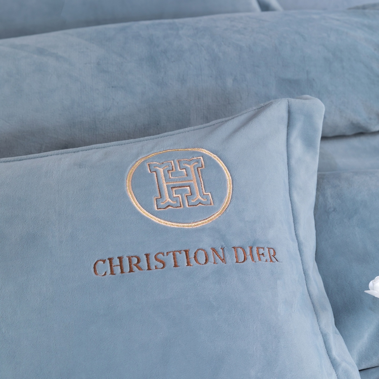 91家纺网 家纺一手货源 找家纺 优姿家纺 2025新款75D全光慕丝绒保暖四件套-摩登时代 摩登时代-高级灰