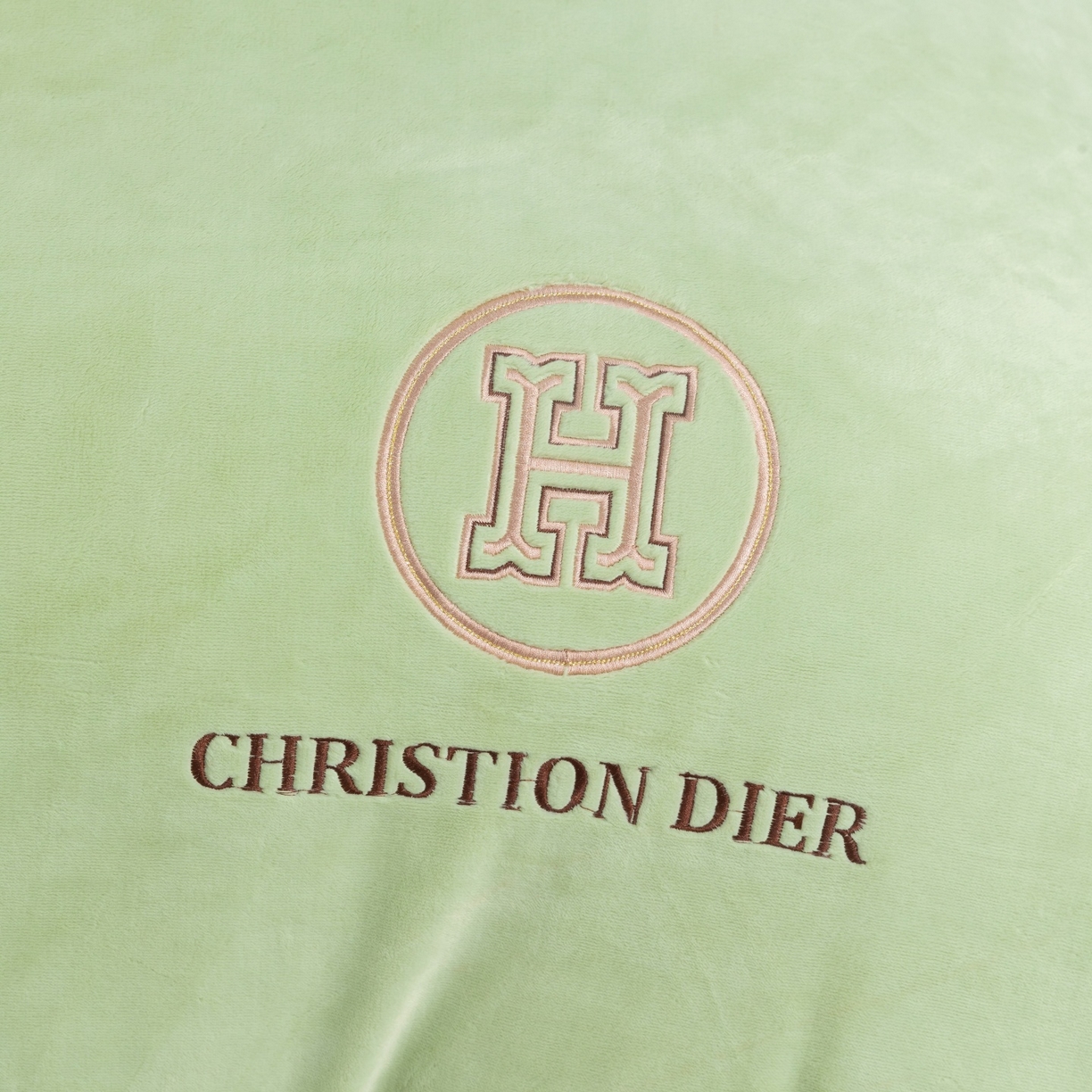 91家纺网 家纺一手货源 找家纺 优姿家纺 2025新款75D全光慕丝绒保暖四件套-摩登时代 摩登时代-抹茶绿