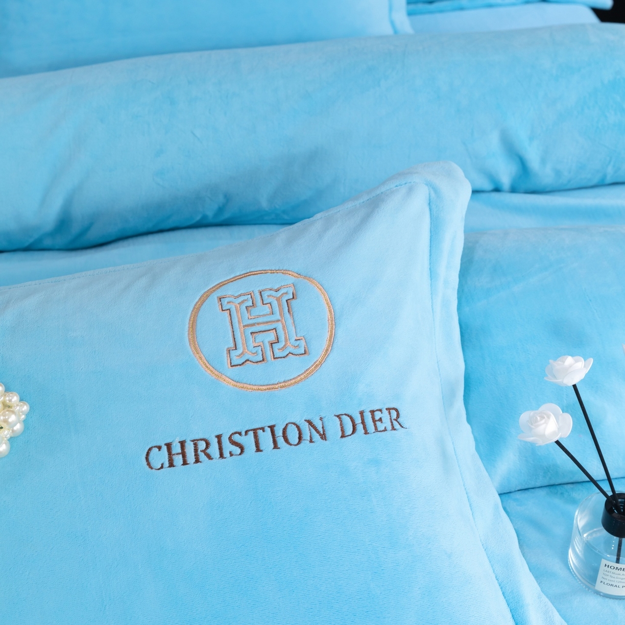 91家纺网 家纺一手货源 找家纺 优姿家纺 2025新款75D全光慕丝绒保暖四件套-摩登时代 摩登时代-天兰