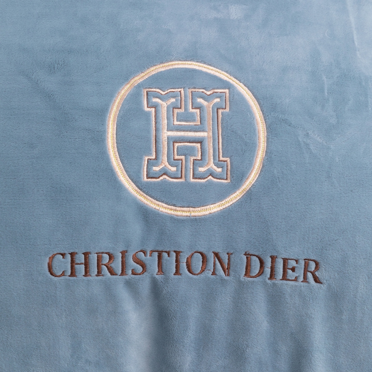 91家纺网 家纺一手货源 找家纺 优姿家纺 2025新款75D全光慕丝绒保暖四件套-摩登时代 摩登时代-高级灰