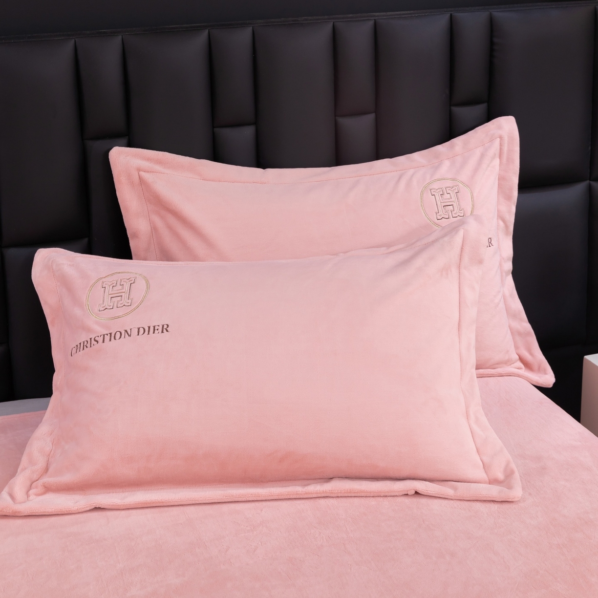 91家纺网 家纺一手货源 找家纺 优姿家纺 2025新款75D全光慕丝绒保暖四件套-摩登时代 摩登时代-豆沙