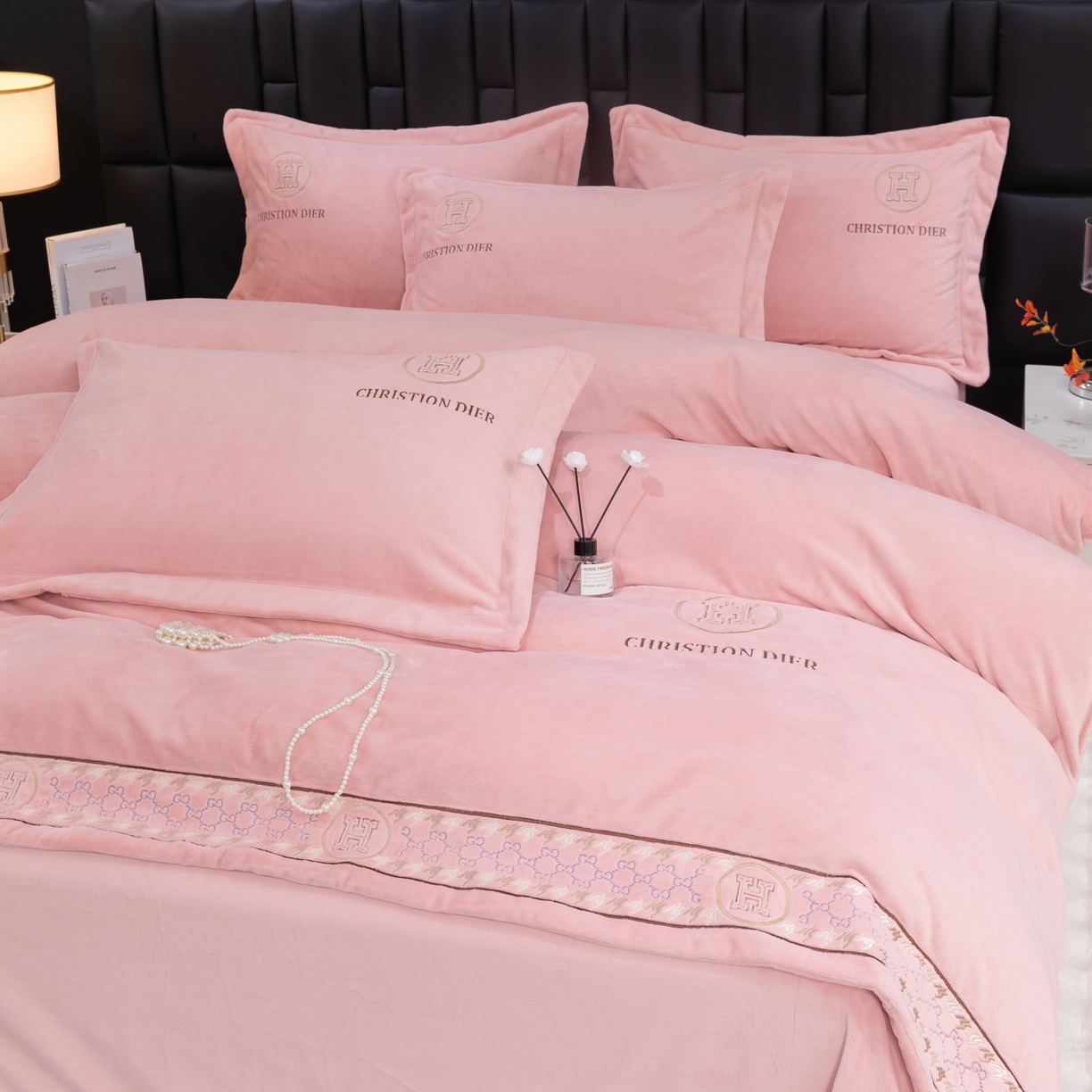 91家纺网 家纺一手货源 找家纺 优姿家纺 2025新款75D全光慕丝绒保暖四件套-摩登时代 摩登时代-豆沙