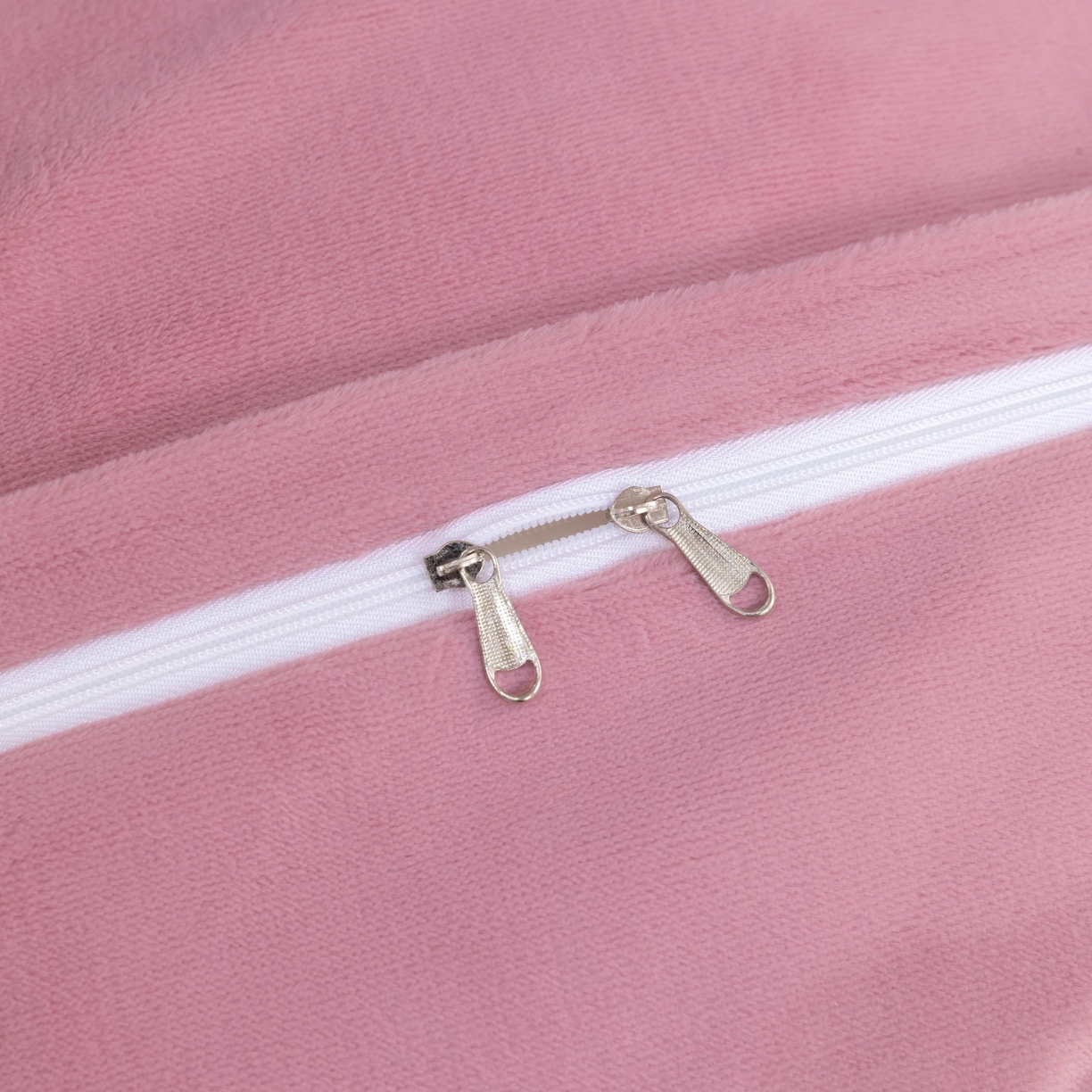 91家纺网 家纺一手货源 找家纺 优姿家纺 2025新款75D全光慕丝绒保暖四件套-摩登时代 摩登时代-皮红