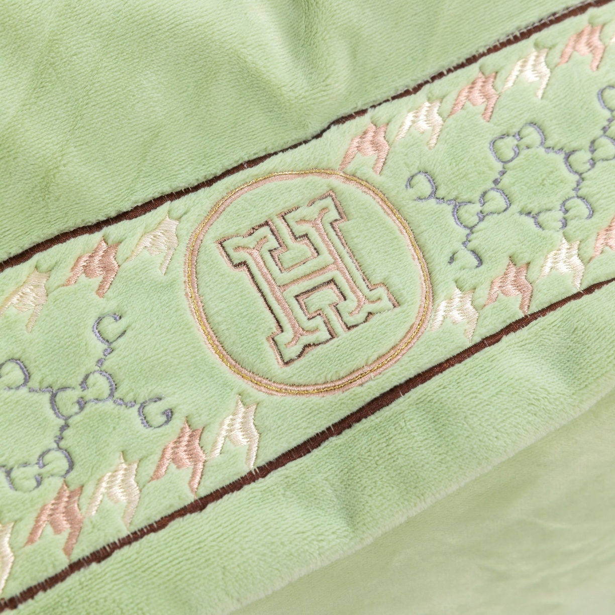 91家纺网 家纺一手货源 找家纺 优姿家纺 2025新款75D全光慕丝绒保暖四件套-摩登时代 摩登时代-抹茶绿