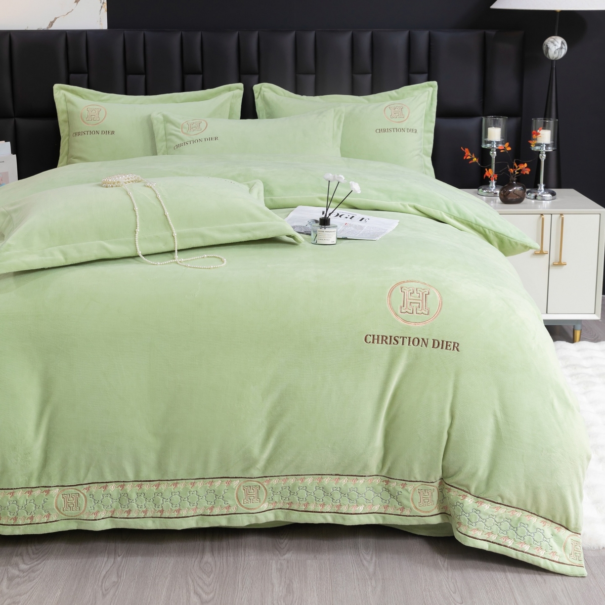 91家纺网 家纺一手货源 找家纺 优姿家纺 2025新款75D全光慕丝绒保暖四件套-摩登时代 摩登时代-抹茶绿