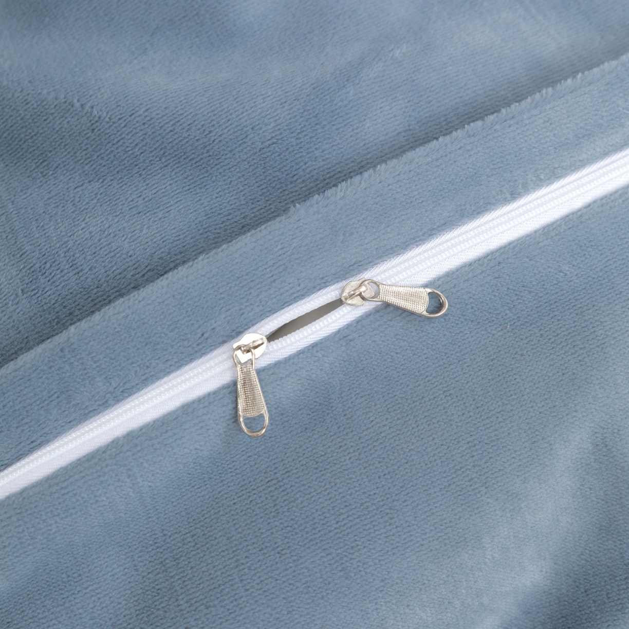 91家纺网 家纺一手货源 找家纺 优姿家纺 2025新款75D全光慕丝绒保暖四件套-摩登时代 摩登时代-高级灰