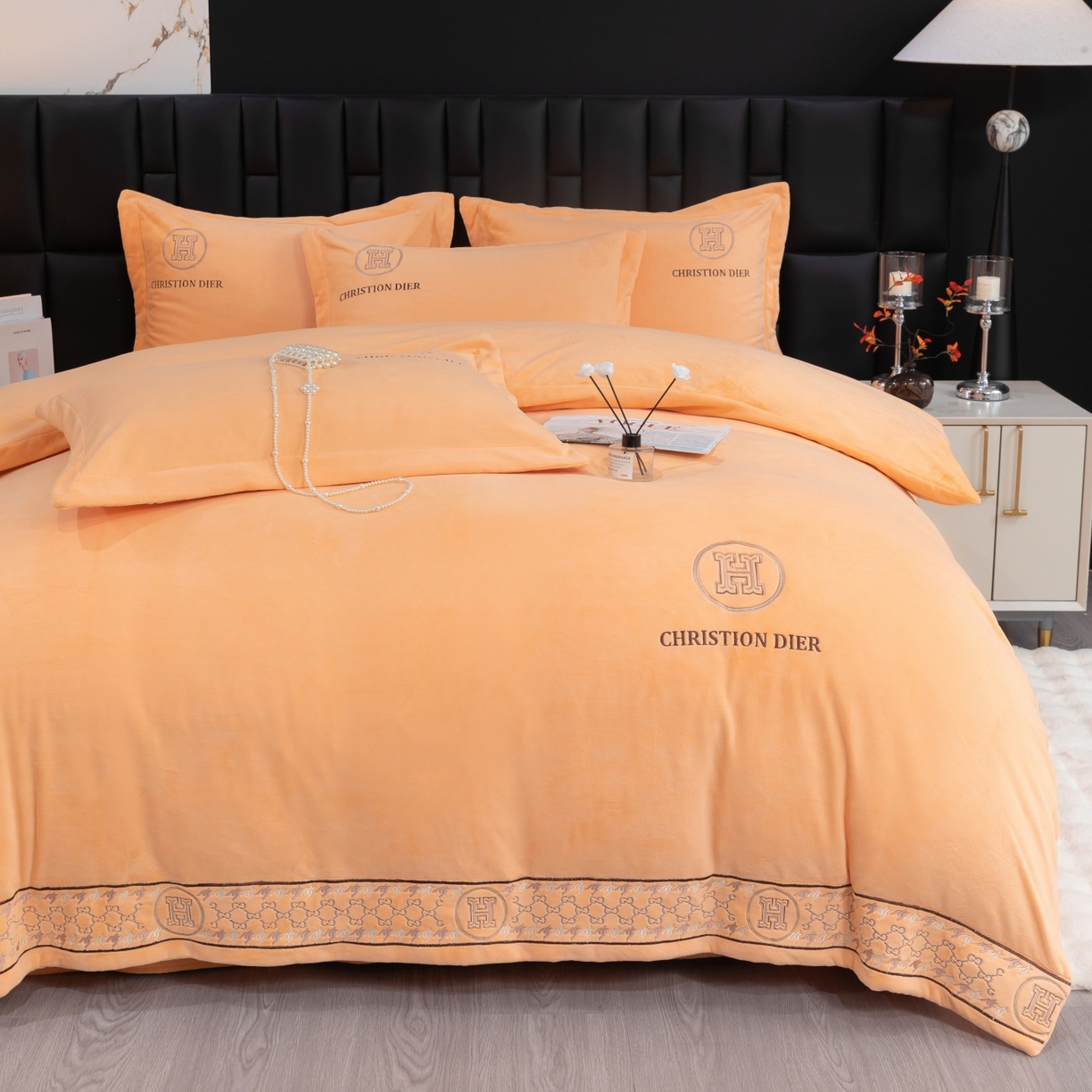 91家纺网 家纺一手货源 找家纺 优姿家纺 2025新款75D全光慕丝绒保暖四件套-摩登时代 摩登时代-杏黄