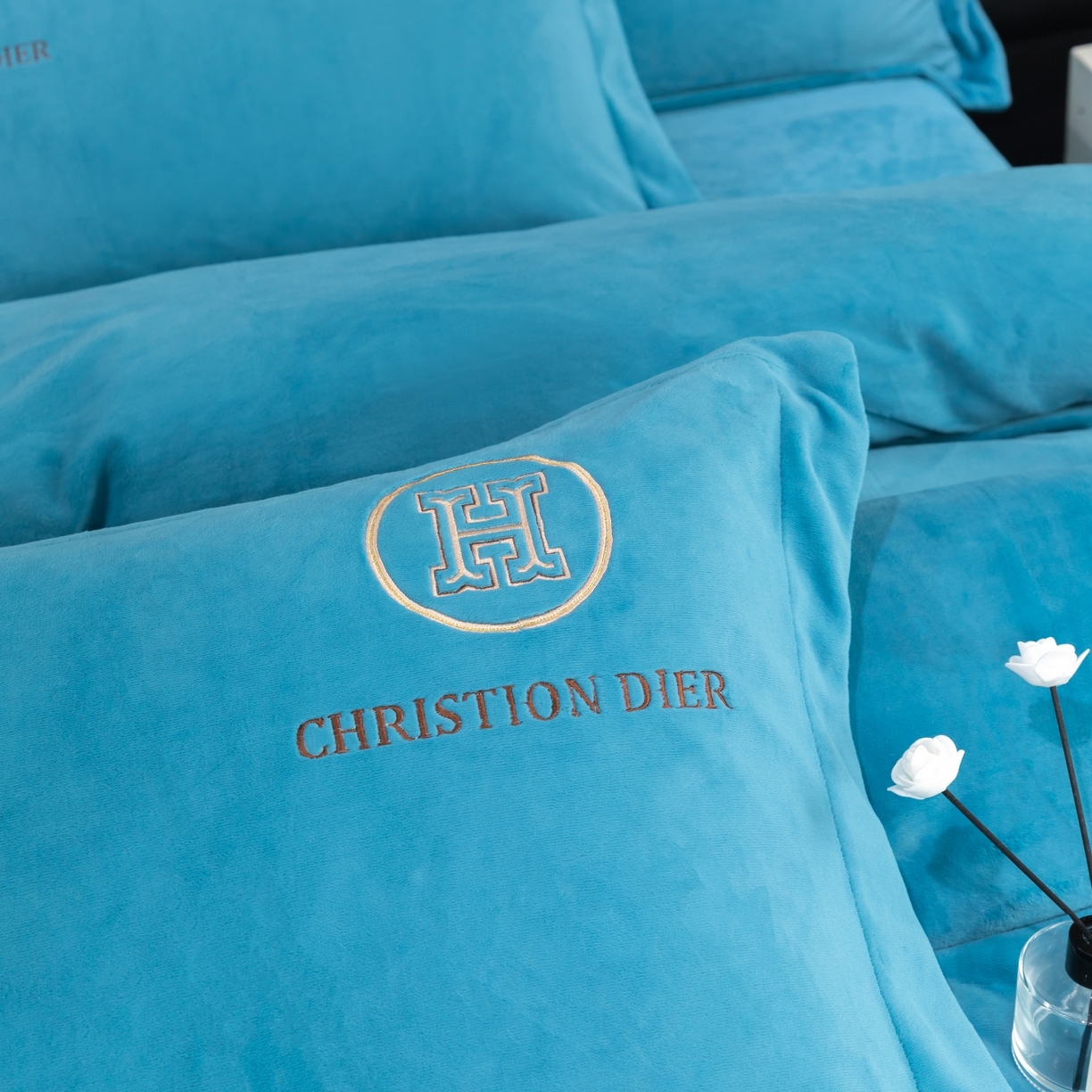 91家纺网 家纺一手货源 找家纺 （总）优姿家纺 2025新款75D全光慕丝绒保暖四件套-摩登时代